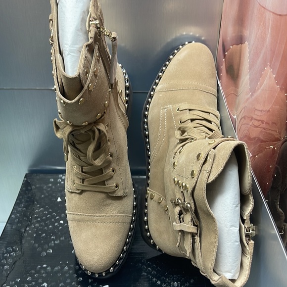 BNIB Sam Edelman Jennifer Studded Combat Suede Boots Tan 9M - Picture 11 of 13